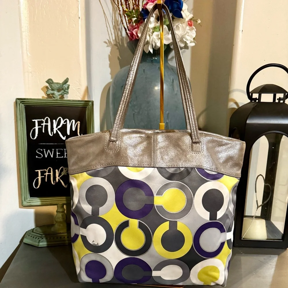 COACH Julia OP Art Signature Large Sateen Tote with Two Hangtags 2010 - EUC